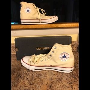 NIB Unisex M7/W9 Converse High Top Sneakers